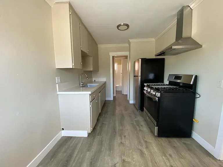 285 S Mollison Ave — Photo 9