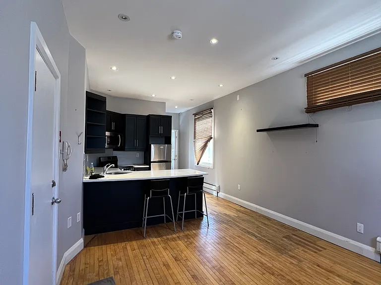 338 Somerset St E #A — Photo 5