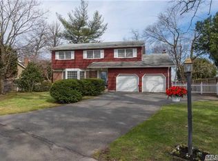 3 Richard Ct, Glen Cove, NY 11542