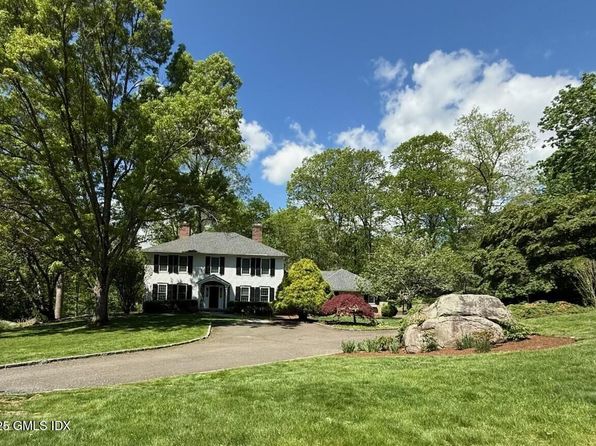 108 Canfield Dr, Stamford, CT 06902