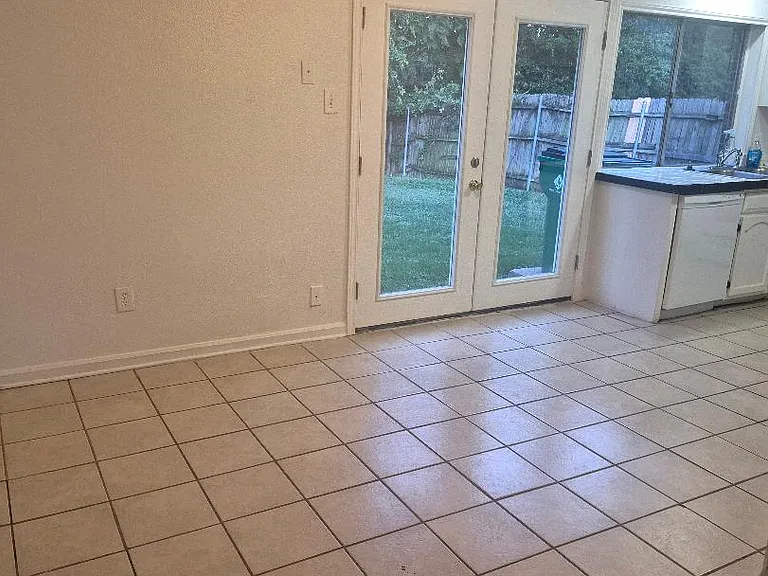 Kitchen eating area