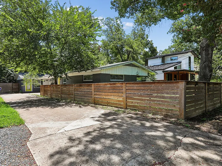4523 Avenue H #B — Photo 22