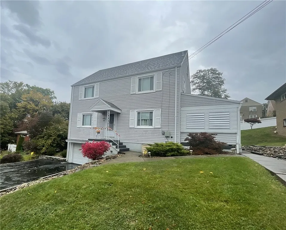 1211 Center Ave photo 1