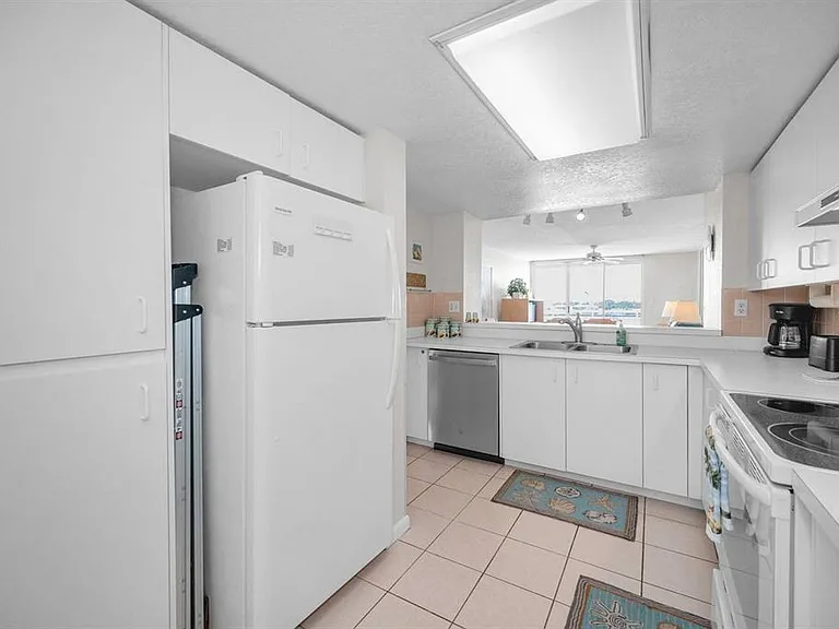 6085 Bahia Del Mar Cir #467 — Photo 4