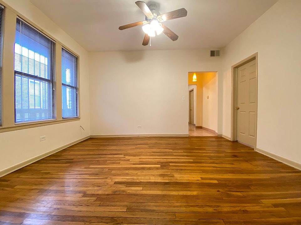 1st image of 1532 W Montrose Ave APT 2E