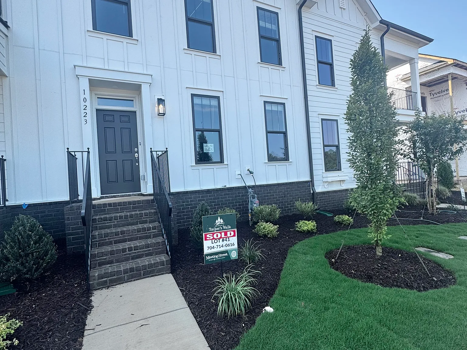 3 bed, 2.5 bath, 2132 sqft, $2,500 — Photo 2