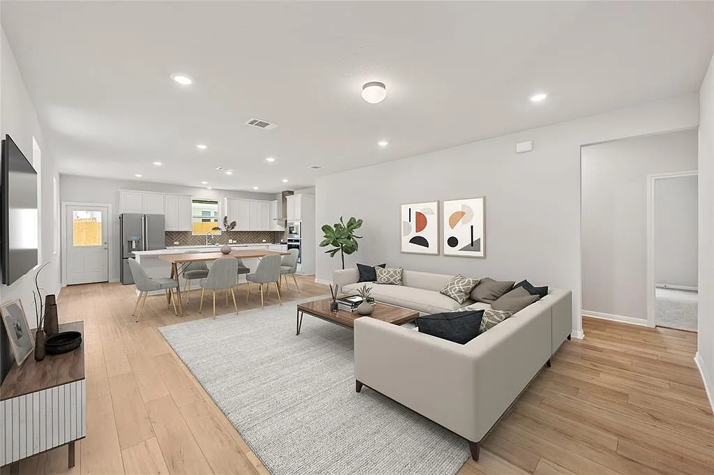 6 bed, 4.0 bath, 2904 sqft, $2,599 — Photo 2