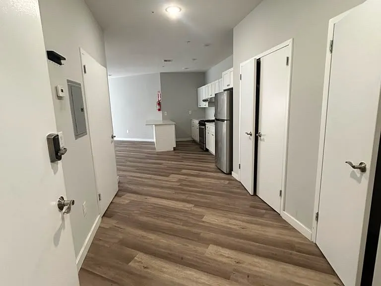 215 Spring St — Photo 2