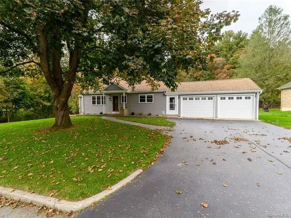 28 Floral Avenue, Thompson, CT 06255