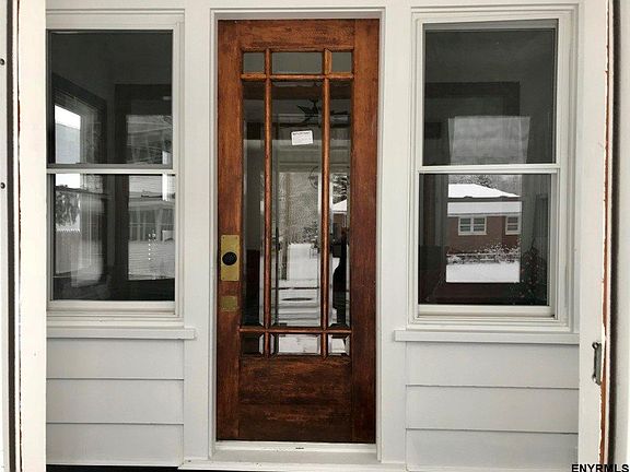 3rd image of 39 Leversee Ave