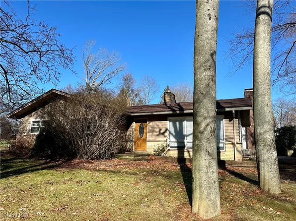 5562 Beechwood Dr, Poland, OH 44514