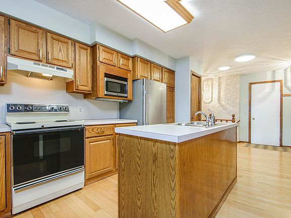 5th image of 728 Gardenview Dr SW #86