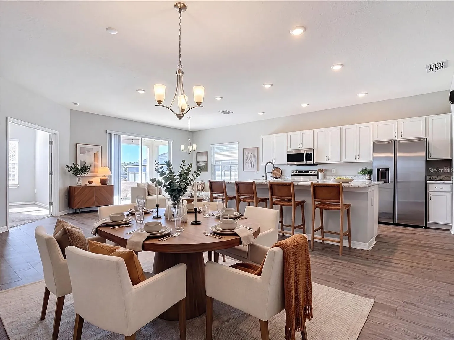 4 bed, 2.5 bath, 2029 sqft, $2,500 — Photo 4