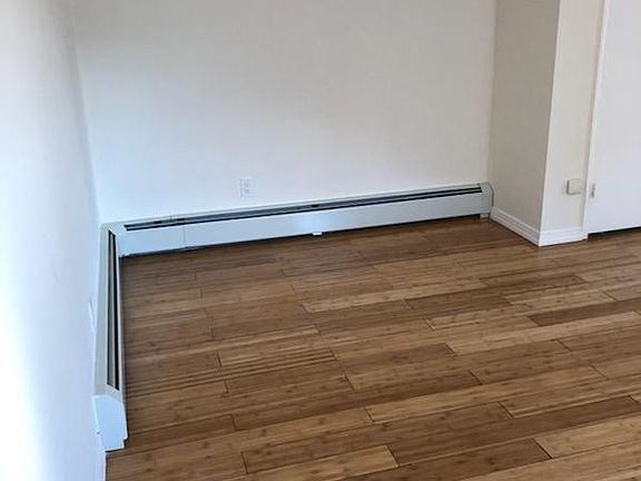 2nd image of 990 Edgegrove Ave #2