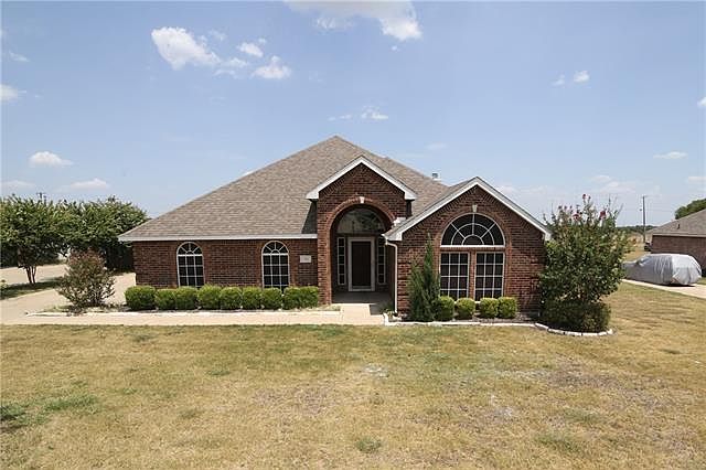 1st image of 216 Kings Court Dr