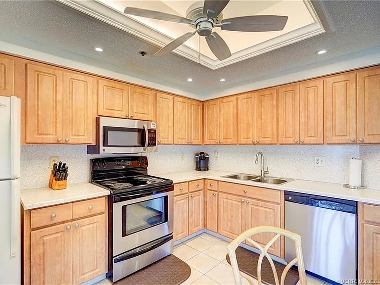 221 NE Plantation Rd #407 — Photo 22