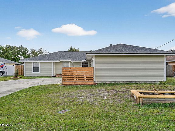 2nd image of 1111 Woodsmere Pkwy