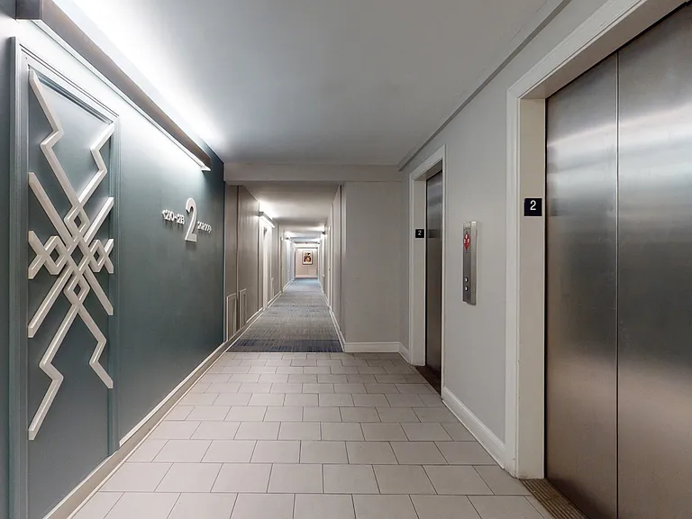 Clyde Manor — Photo 12