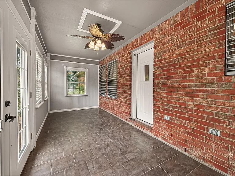 1012 Lilley Rd — Photo 15