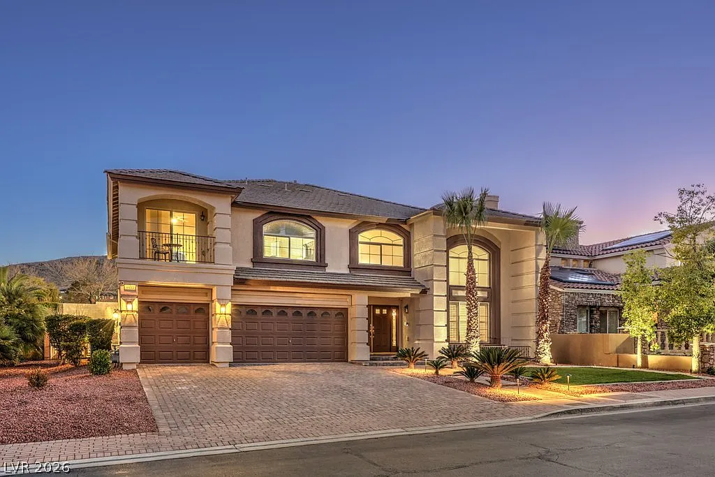 4 bed, 4.0 bath, 5327 sqft, $8,950 — Photo 2