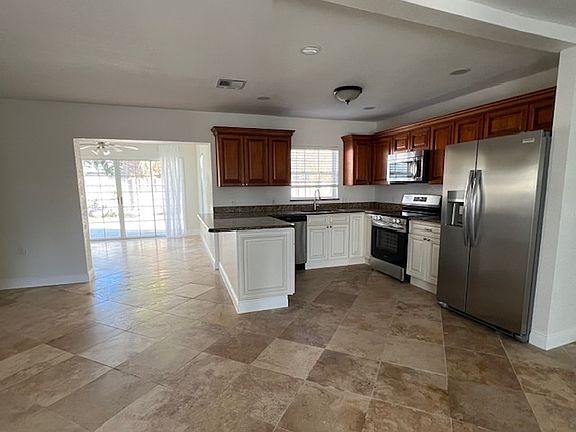 4th image of 921 Palm Dr