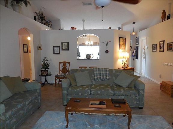 3rd image of 1592 N Normandy Blvd