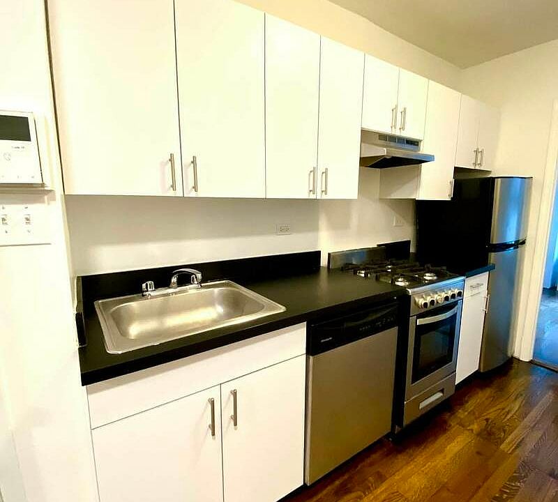 2nd image of 226 E 89th St APT 16