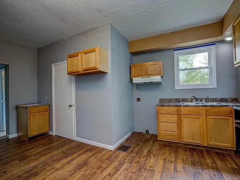 330 W Withrow St — Photo 17