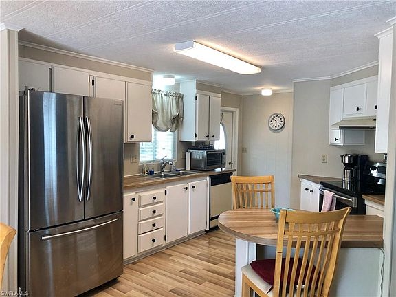 5th image of 877 Moonlight Dr
