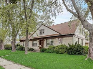 7504 W Grantosa Dr, Milwaukee, WI 53218