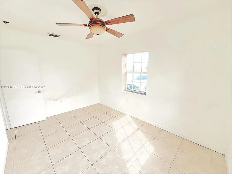 15410 NW 29th Ct — Photo 13