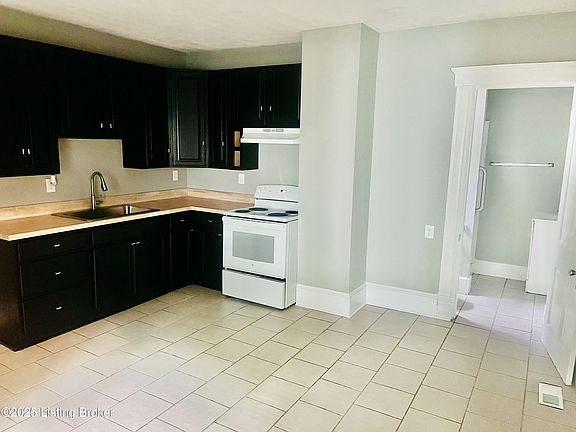 3rd image of 1330 Bluegrass Ave