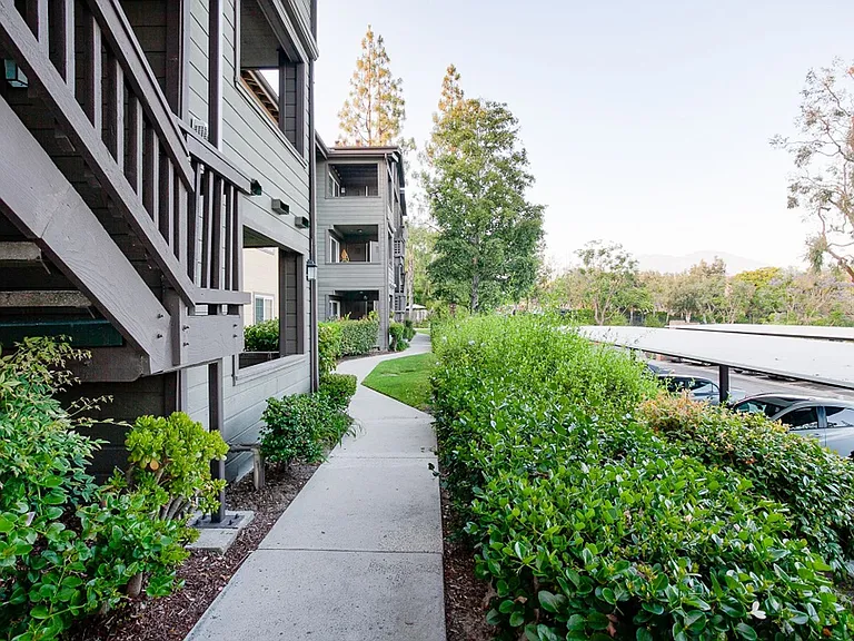 Crestwood Apartment Homes — Photo 33