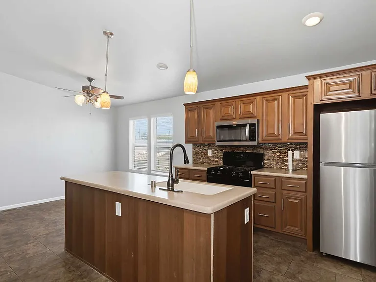 6253 Mount Rainier Ave — Photo 11