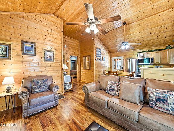 4th image of 2230 Cove Creek Dr