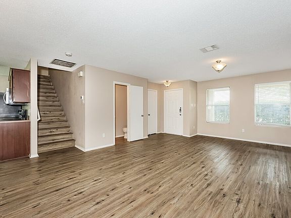 5th image of 317 Blairwood Dr