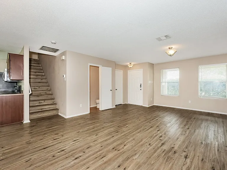 317 Blairwood Dr — Photo 5