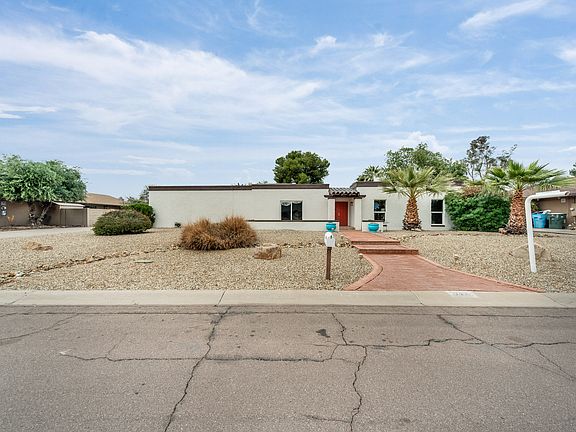 3rd image of 5430 E Larkspur Dr