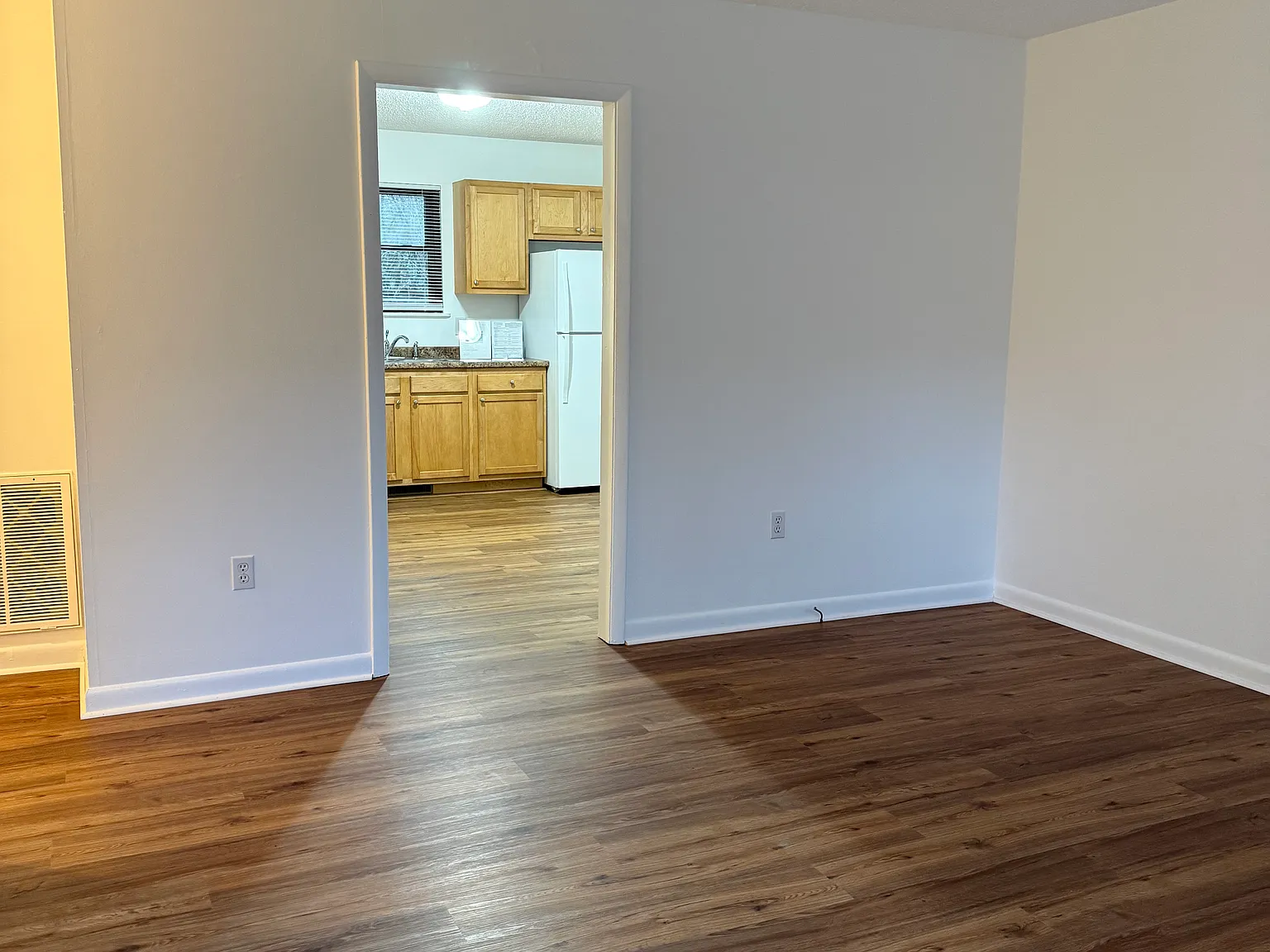 2 bed, 800 sqft, $1,300 — Photo 2