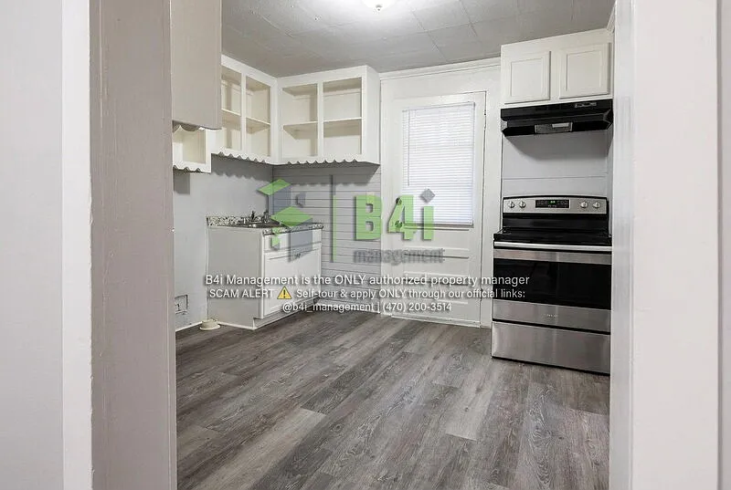 3 bed, 1.0 bath, 806 sqft, $1,100 — Photo 4