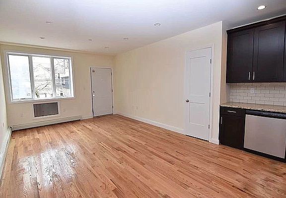 4th image of 1606 E 15th St #2A