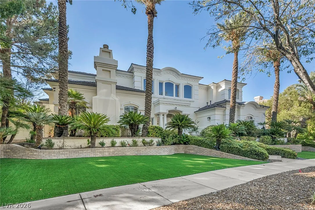 6 bed, 5.5 bath, 6819 sqft, $17,500 — Photo 1