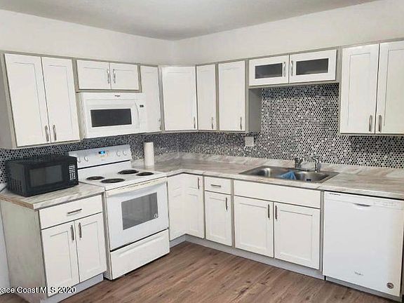 3rd image of 118 S Grannis Ave