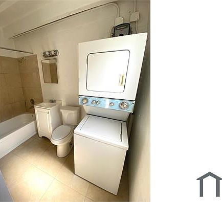 2nd image of 512 19th St APT 6