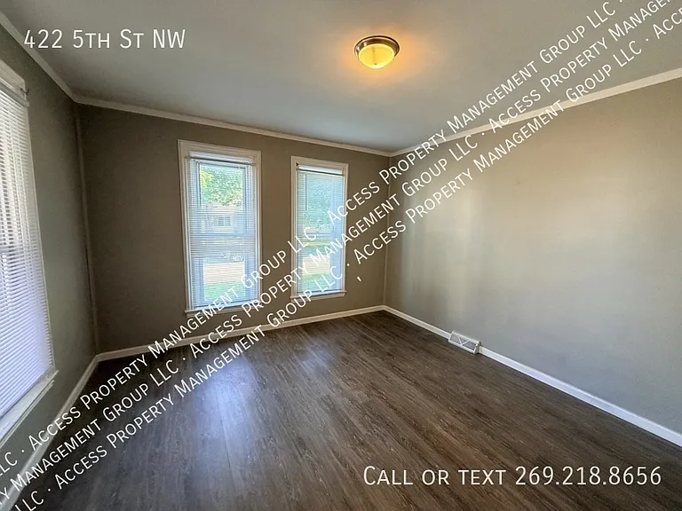 422 5th St NW — Photo 3