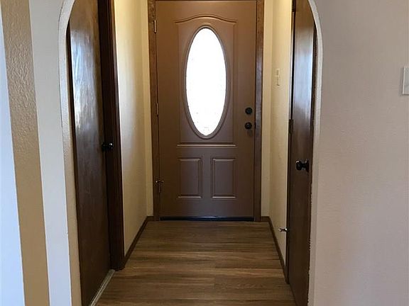 2nd image of 1609 S Avenue B