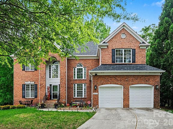 3rd image of 2516 River Oaks Dr