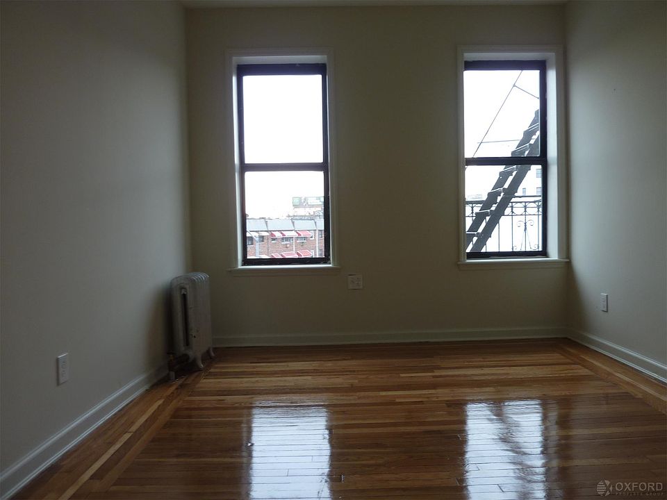 2nd image of 369 Saint Johns Pl APT 2