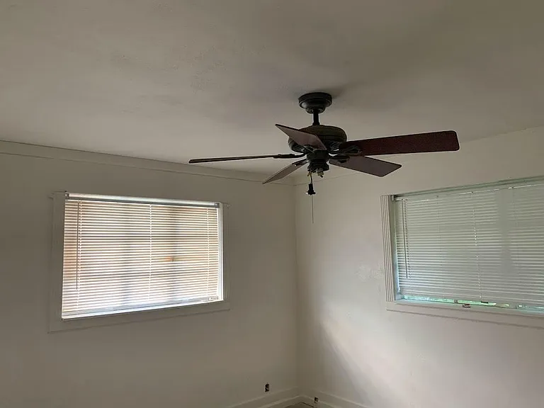 345 N Lesueur — Photo 10