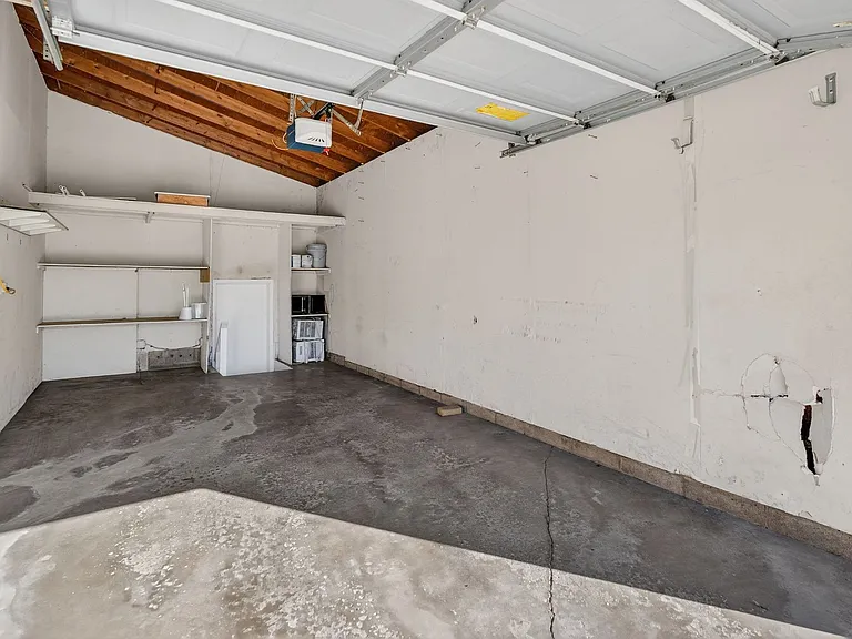 3629 N Leroy Ave — Photo 16